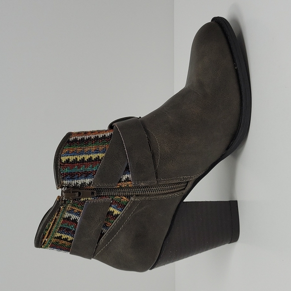 Womens XOXO Kori's Aztec Heels, Size 7.5 - New Without Box - Picture 7 of 12